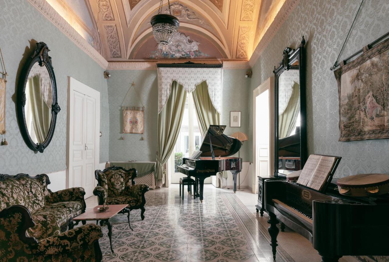 Carafa Di Maddaloni Residenza Di Charme Otel Napoli Dış mekan fotoğraf