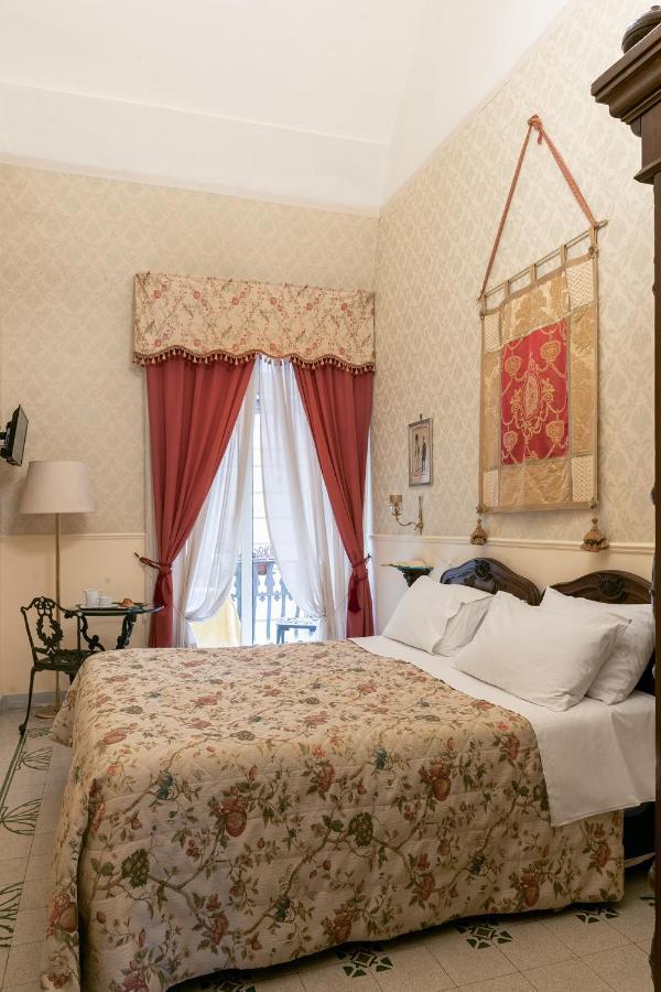 Carafa Di Maddaloni Residenza Di Charme Otel Napoli Dış mekan fotoğraf