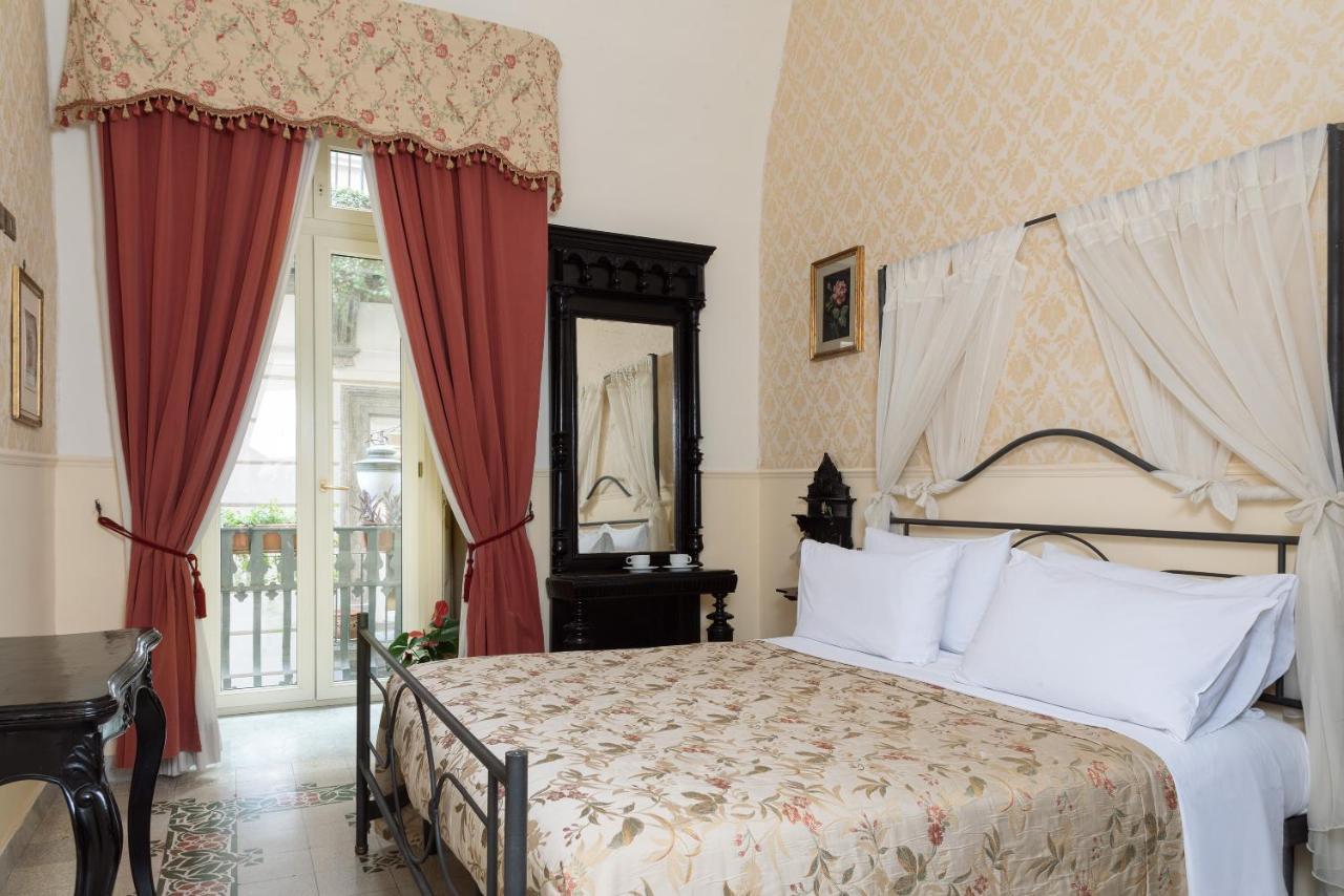 Carafa Di Maddaloni Residenza Di Charme Otel Napoli Dış mekan fotoğraf