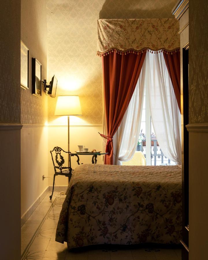 Carafa Di Maddaloni Residenza Di Charme Otel Napoli Dış mekan fotoğraf