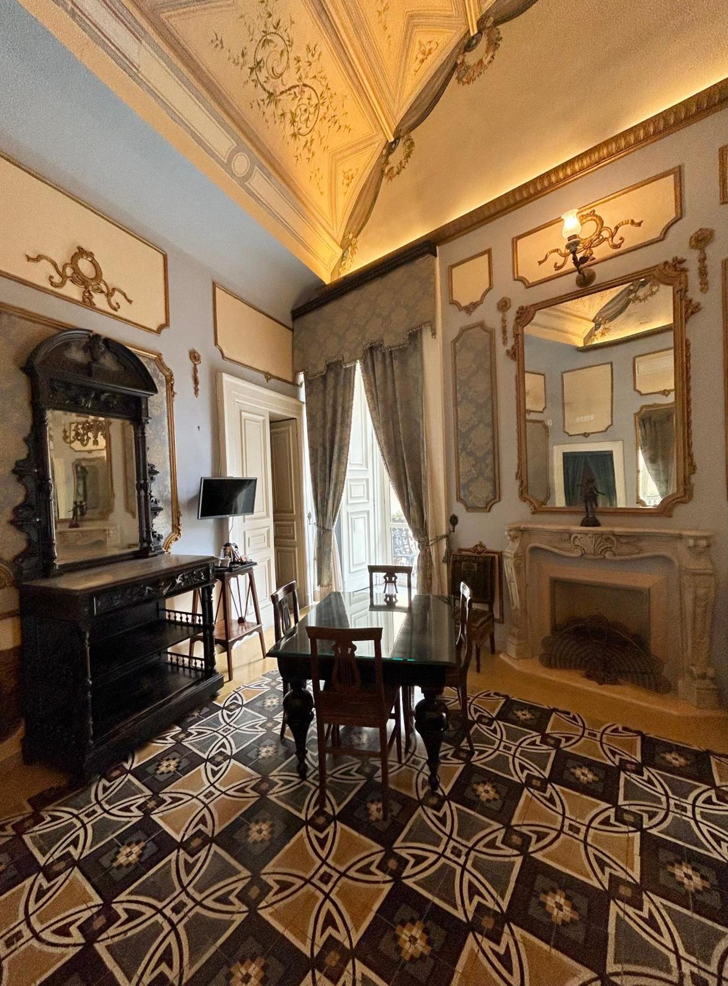 Carafa Di Maddaloni Residenza Di Charme Otel Napoli Dış mekan fotoğraf